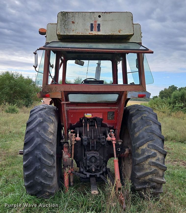 image for item LM9215 International Harvester 1066  tractor