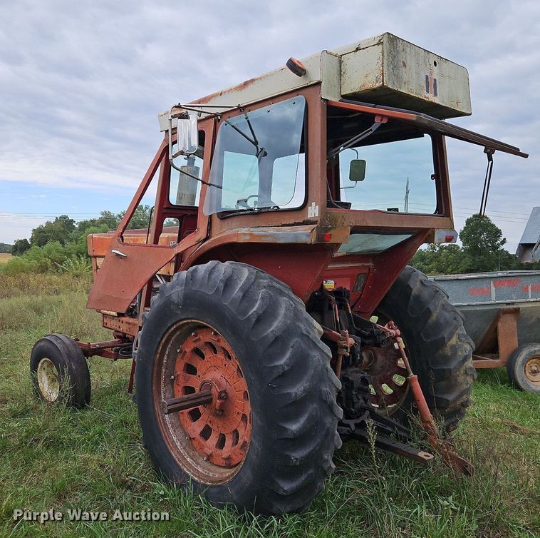 image for item LM9215 International Harvester 1066  tractor