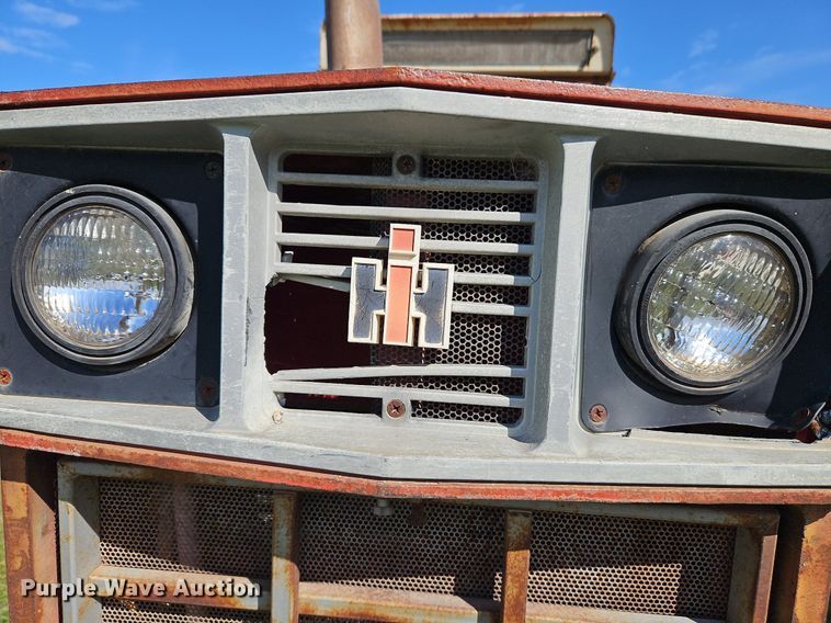 image for item LM9215 International Harvester 1066  tractor