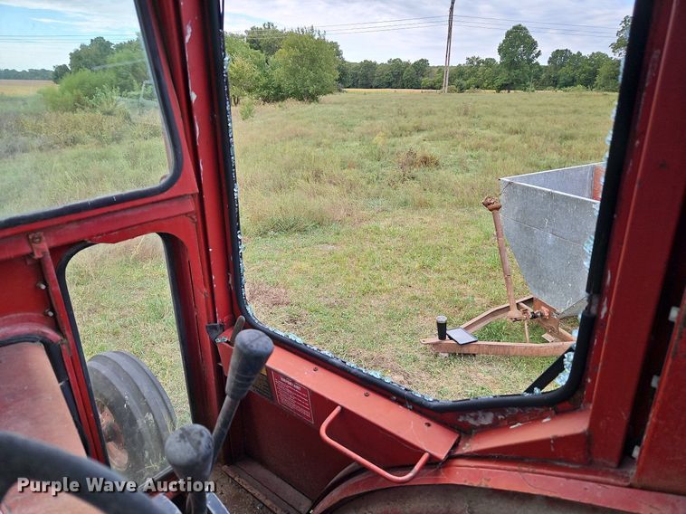 image for item LM9215 International Harvester 1066  tractor