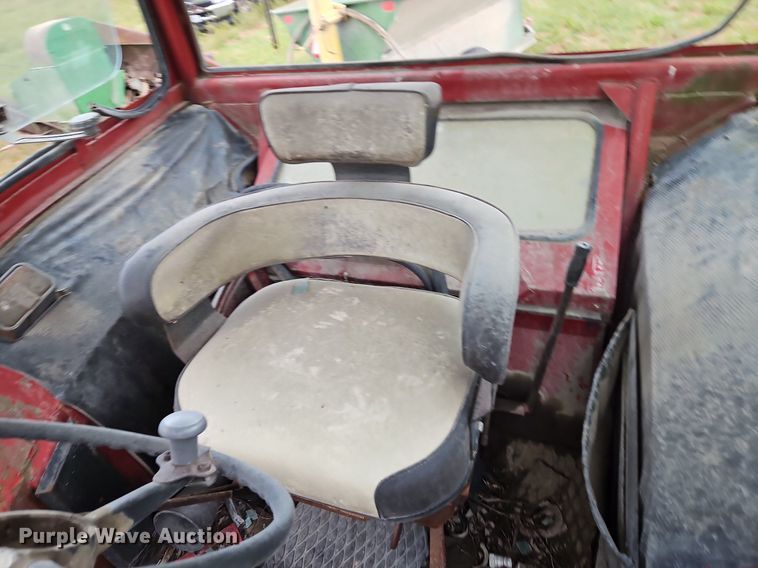 image for item LM9215 International Harvester 1066  tractor