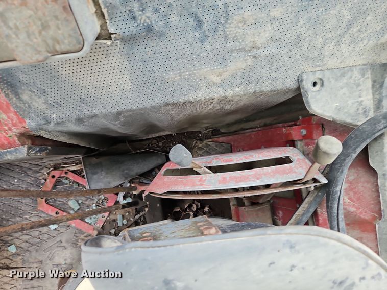 image for item LM9215 International Harvester 1066  tractor