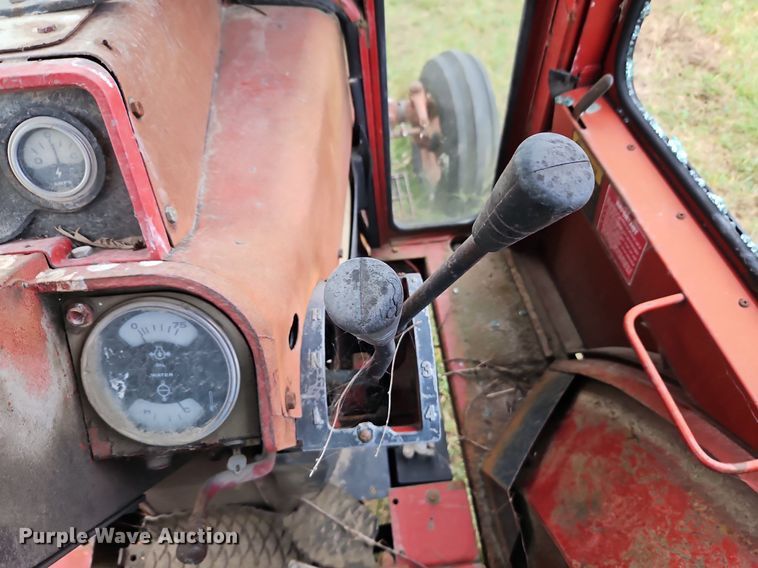 image for item LM9215 International Harvester 1066  tractor