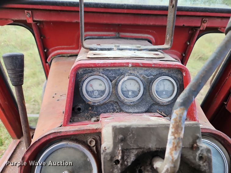 image for item LM9215 International Harvester 1066  tractor