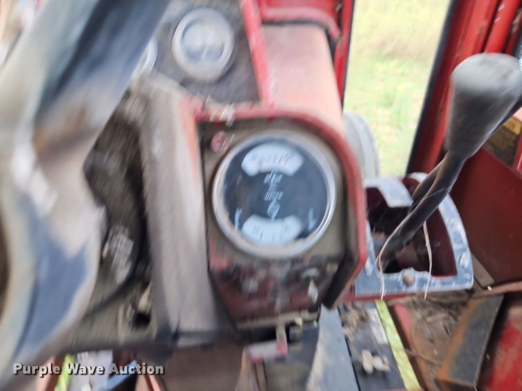 image for item LM9215 International Harvester 1066  tractor