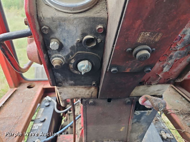 image for item LM9215 International Harvester 1066  tractor