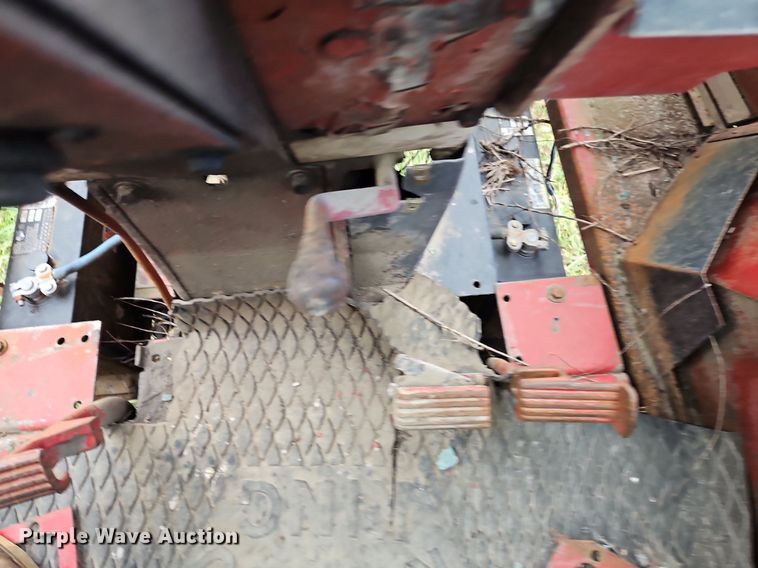 image for item LM9215 International Harvester 1066  tractor