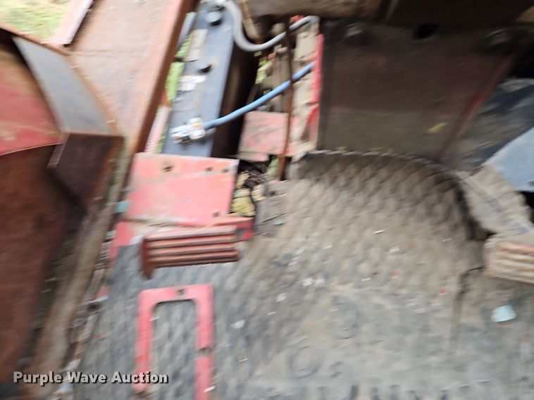 image for item LM9215 International Harvester 1066  tractor