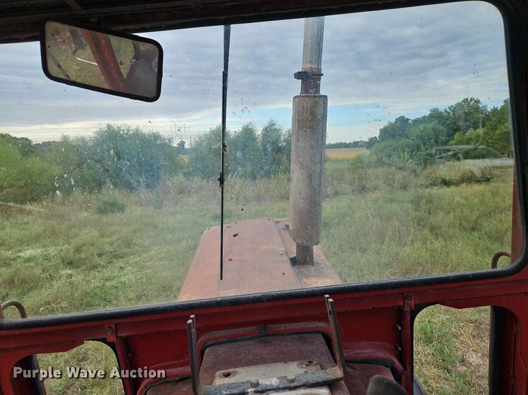 image for item LM9215 International Harvester 1066  tractor