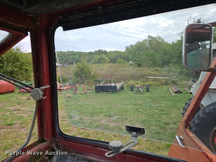 image for item LM9215 International Harvester 1066  tractor