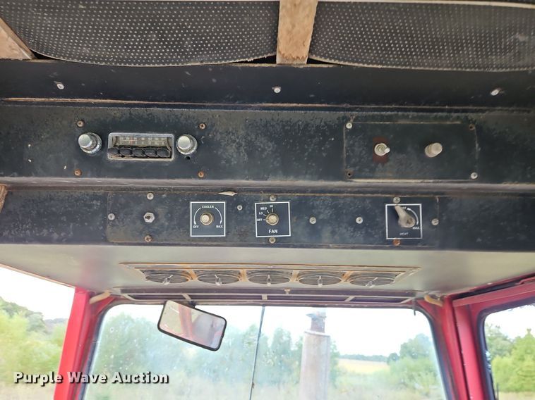 image for item LM9215 International Harvester 1066  tractor