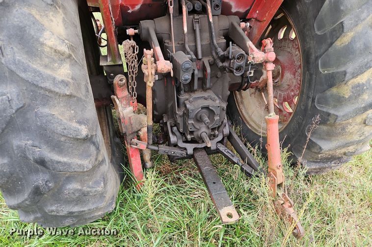 image for item LM9215 International Harvester 1066  tractor