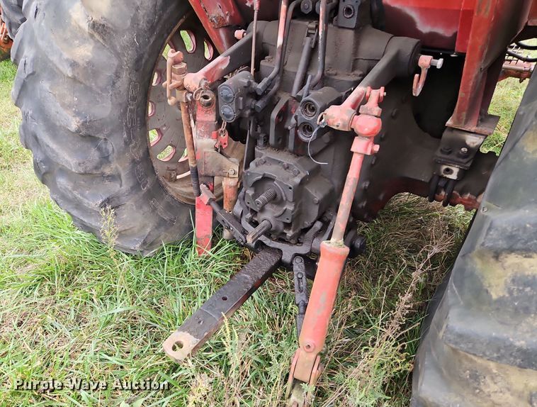 image for item LM9215 International Harvester 1066  tractor