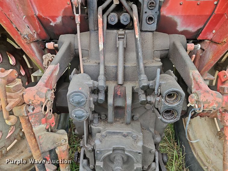 image for item LM9215 International Harvester 1066  tractor