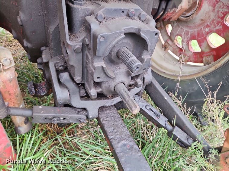 image for item LM9215 International Harvester 1066  tractor