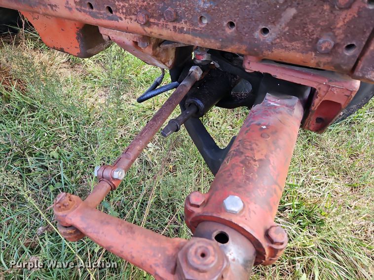 image for item LM9215 International Harvester 1066  tractor