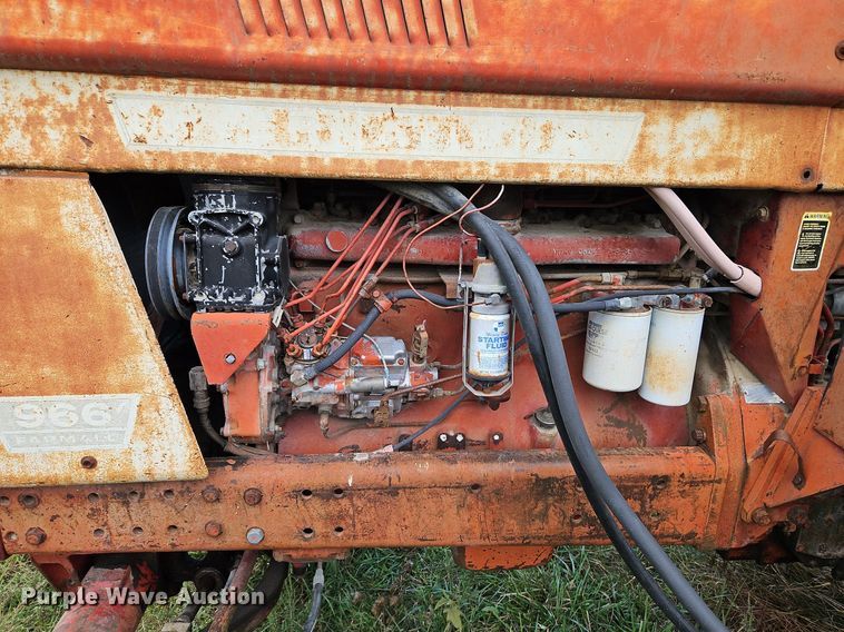 image for item LM9215 International Harvester 1066  tractor