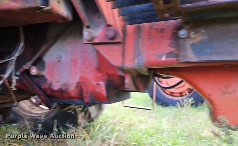 image for item LM9215 International Harvester 1066  tractor