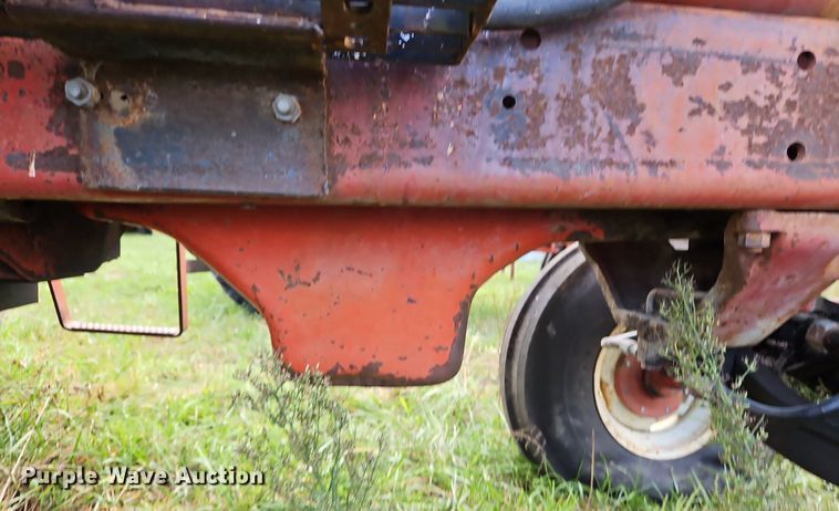 image for item LM9215 International Harvester 1066  tractor