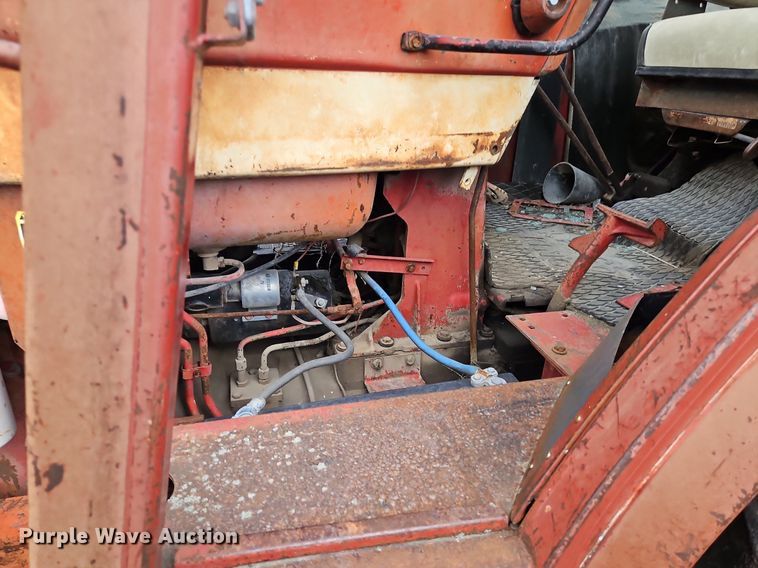 image for item LM9215 International Harvester 1066  tractor