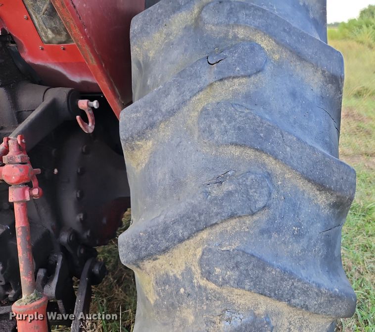 image for item LM9215 International Harvester 1066  tractor