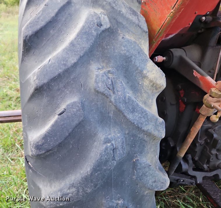 image for item LM9215 International Harvester 1066  tractor