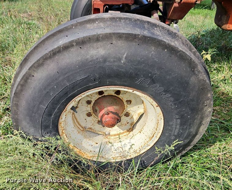 image for item LM9215 International Harvester 1066  tractor