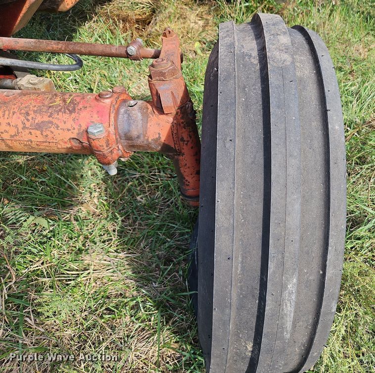 image for item LM9215 International Harvester 1066  tractor