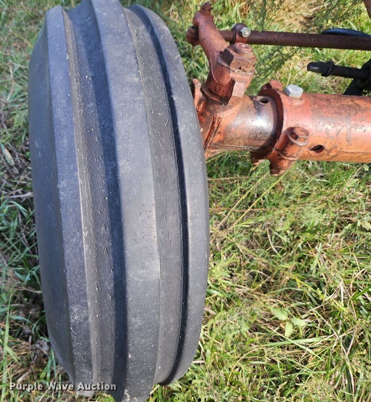 image for item LM9215 International Harvester 1066  tractor