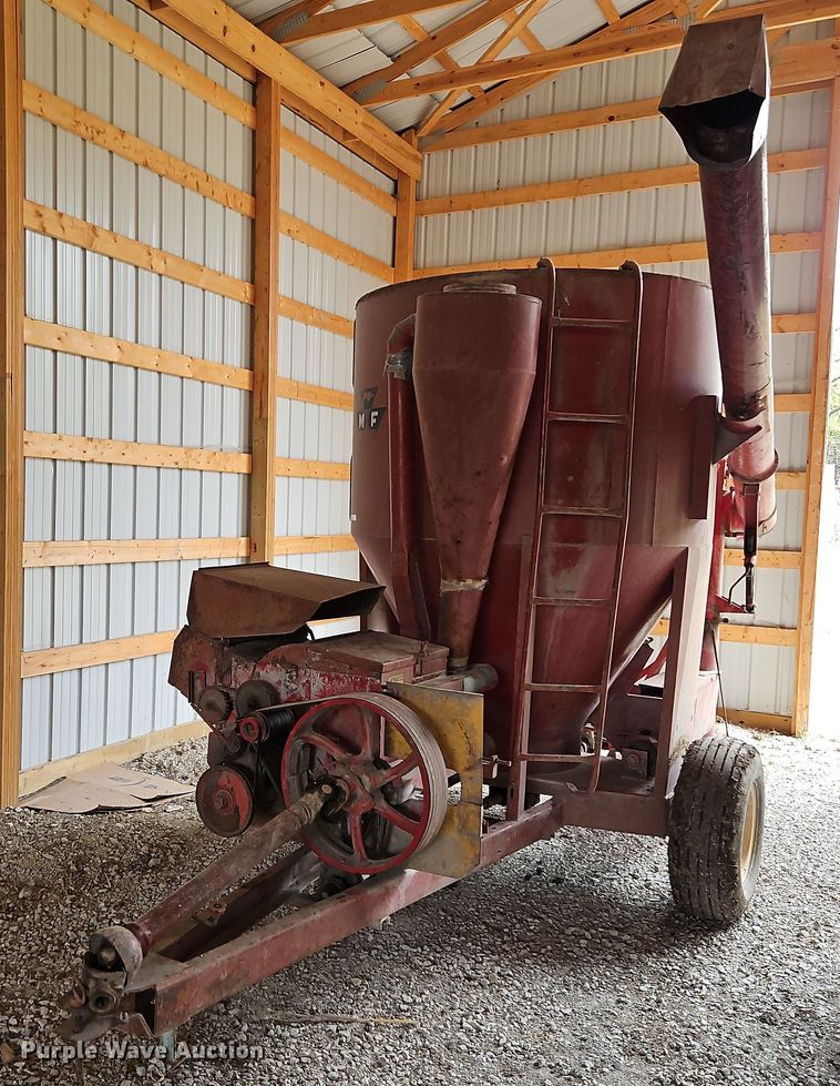 image for item LM9217 Massey Ferguson 15  feed grinder/mixer