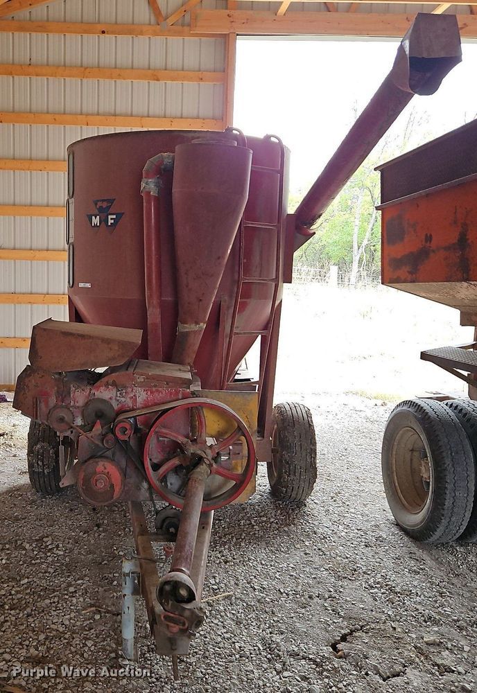 image for item LM9217 Massey Ferguson 15  feed grinder/mixer