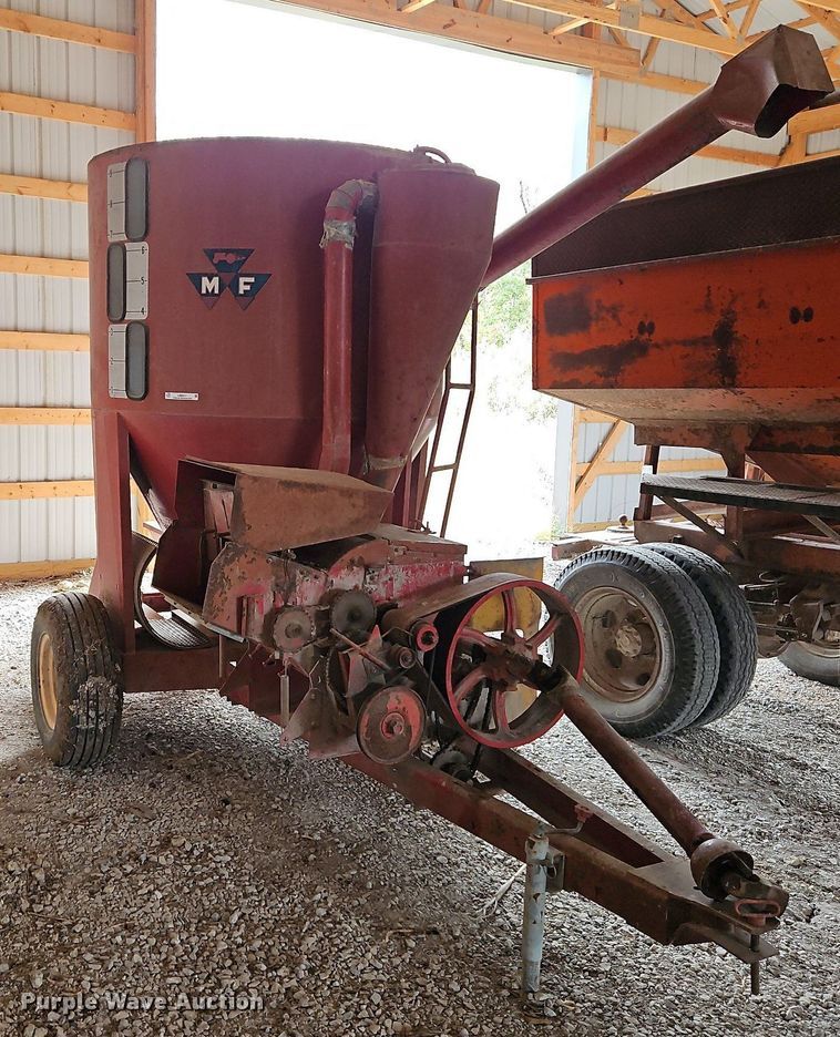 image for item LM9217 Massey Ferguson 15  feed grinder/mixer