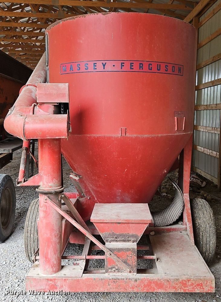 image for item LM9217 Massey Ferguson 15  feed grinder/mixer