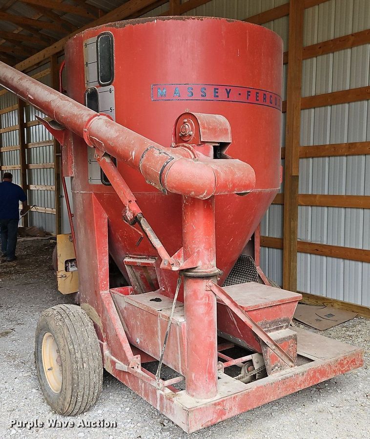 image for item LM9217 Massey Ferguson 15  feed grinder/mixer