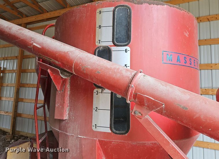 image for item LM9217 Massey Ferguson 15  feed grinder/mixer