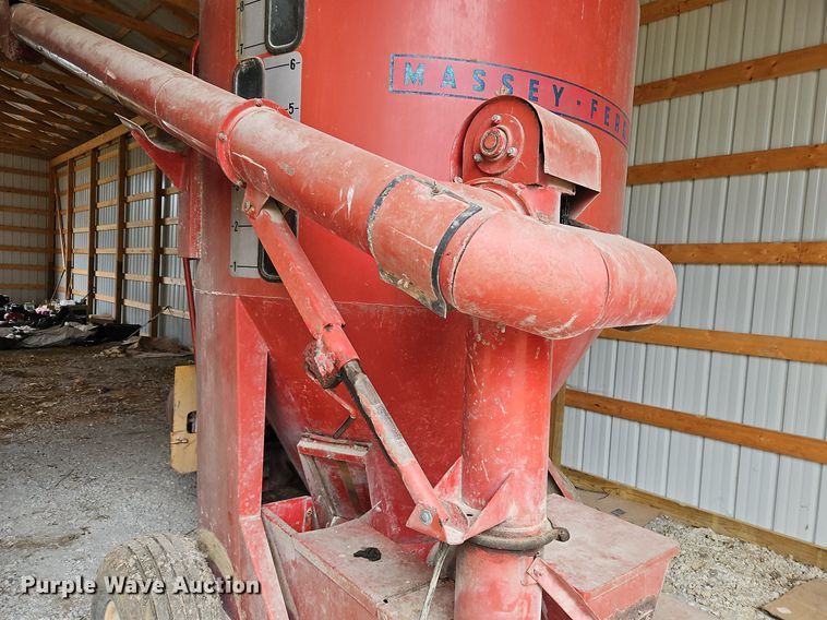 image for item LM9217 Massey Ferguson 15  feed grinder/mixer