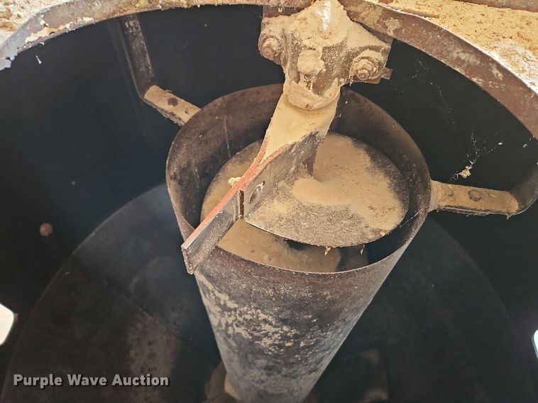 image for item LM9217 Massey Ferguson 15  feed grinder/mixer