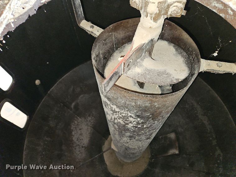 image for item LM9217 Massey Ferguson 15  feed grinder/mixer