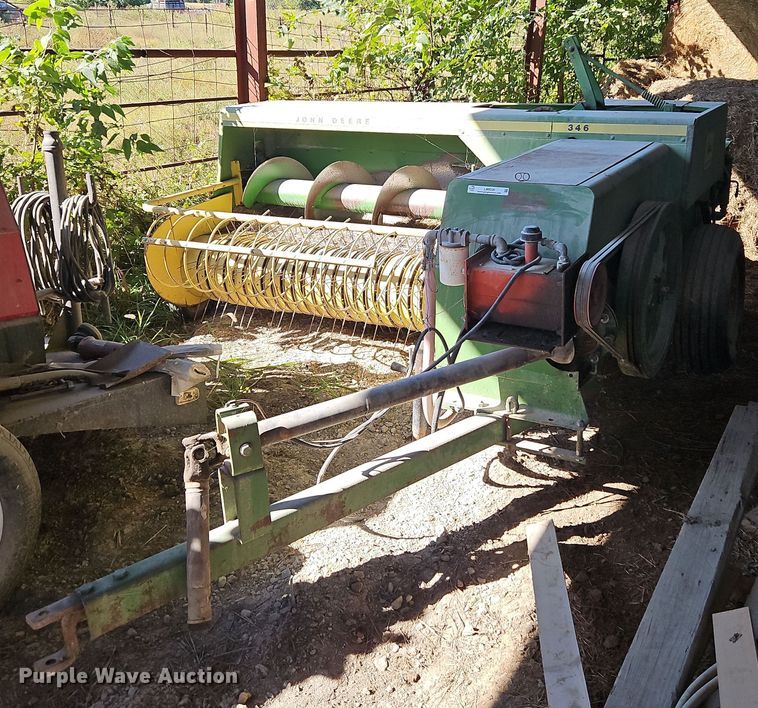 image for item LM9226 John Deere 346  small square baler