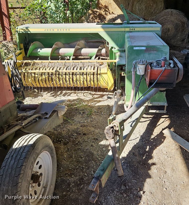 image for item LM9226 John Deere 346  small square baler