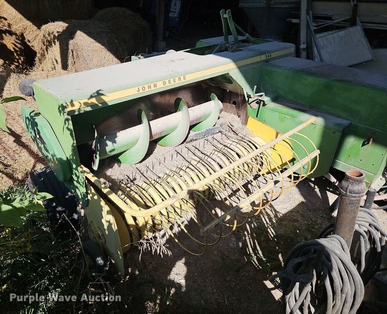image for item LM9226 John Deere 346  small square baler