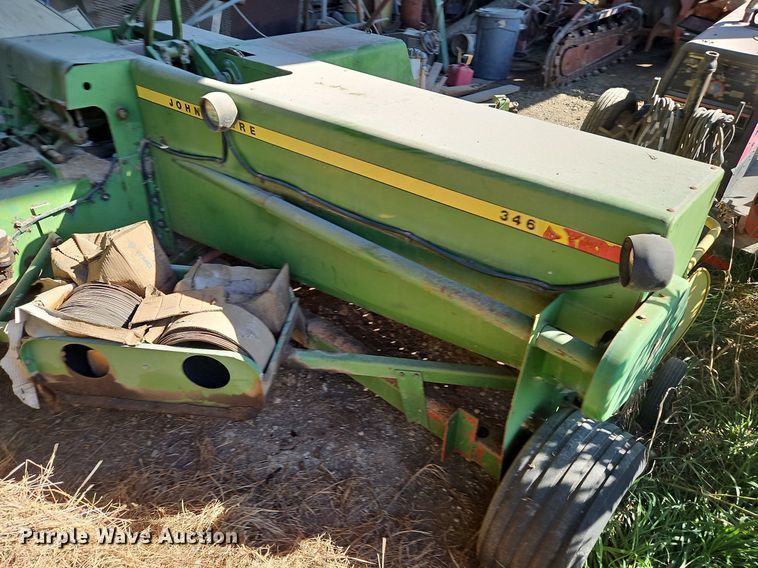 image for item LM9226 John Deere 346  small square baler