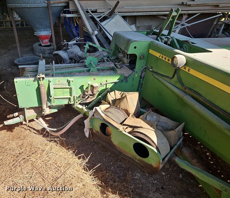 image for item LM9226 John Deere 346  small square baler