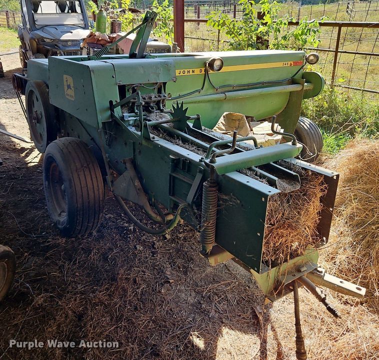 image for item LM9226 John Deere 346  small square baler