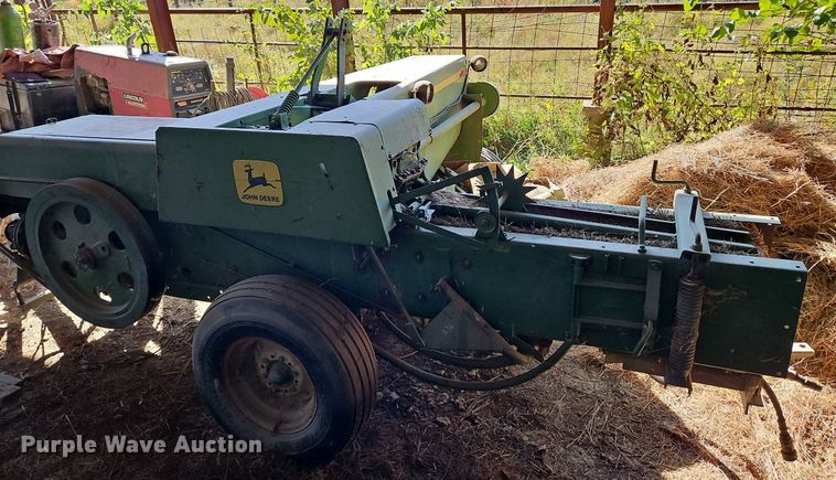 image for item LM9226 John Deere 346  small square baler