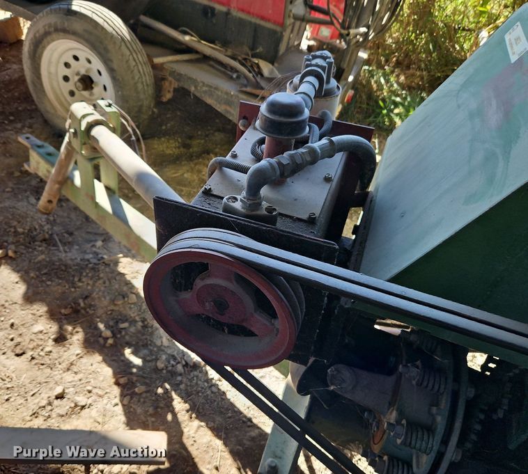 image for item LM9226 John Deere 346  small square baler