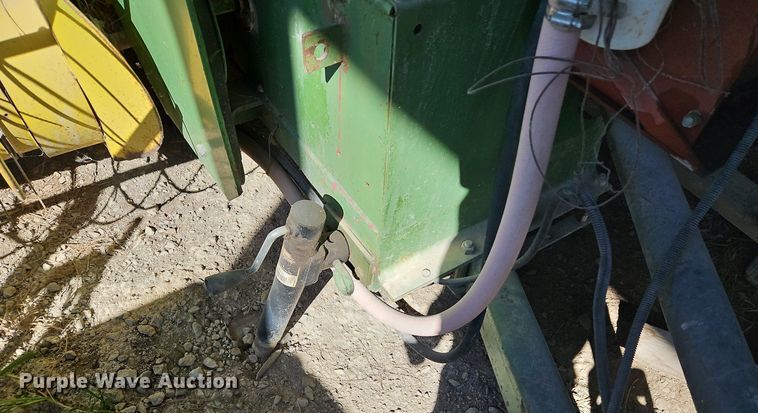 image for item LM9226 John Deere 346  small square baler