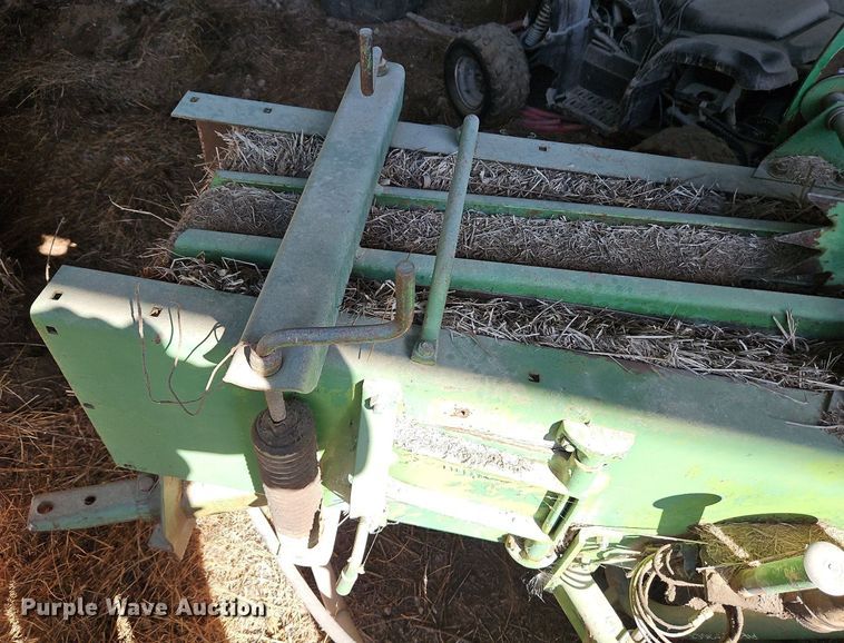 image for item LM9226 John Deere 346  small square baler