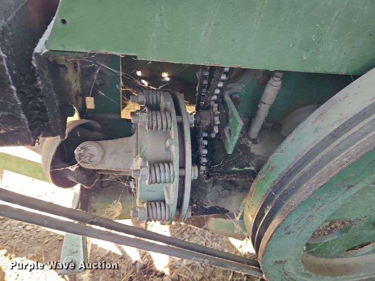 image for item LM9226 John Deere 346  small square baler