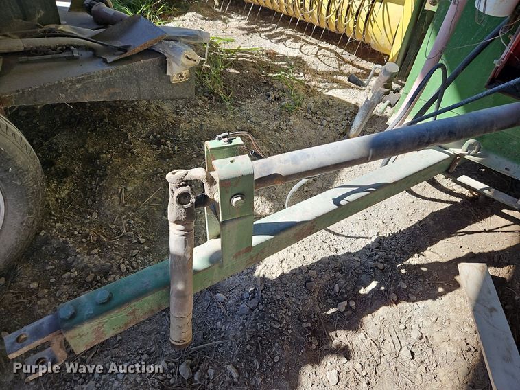 image for item LM9226 John Deere 346  small square baler